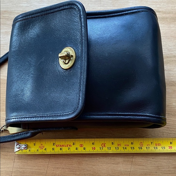 Vintage Coach Black Leather Scooter Bag 9893 - Picture 5 of 16